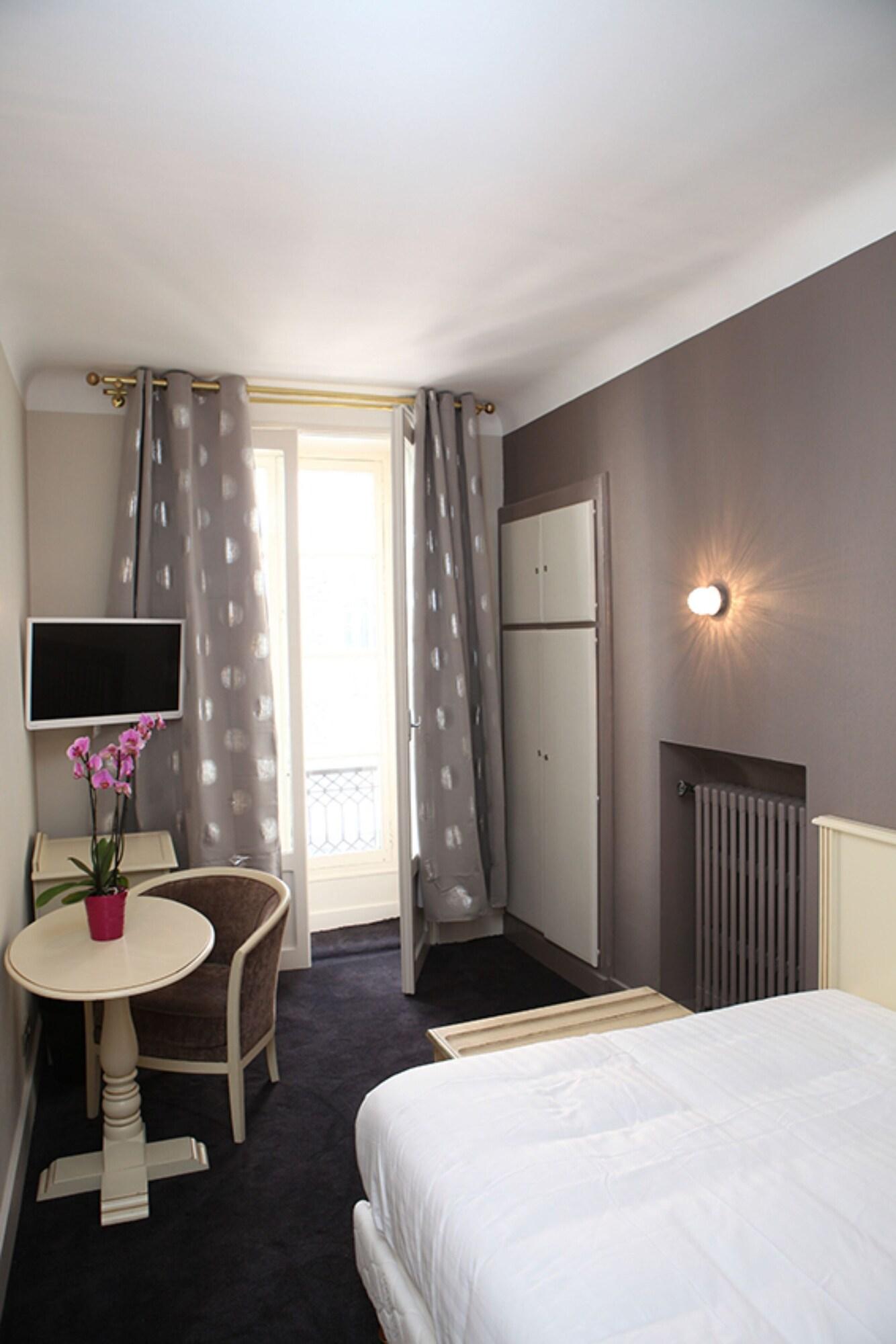 Le Roncevaux Hotel 3*