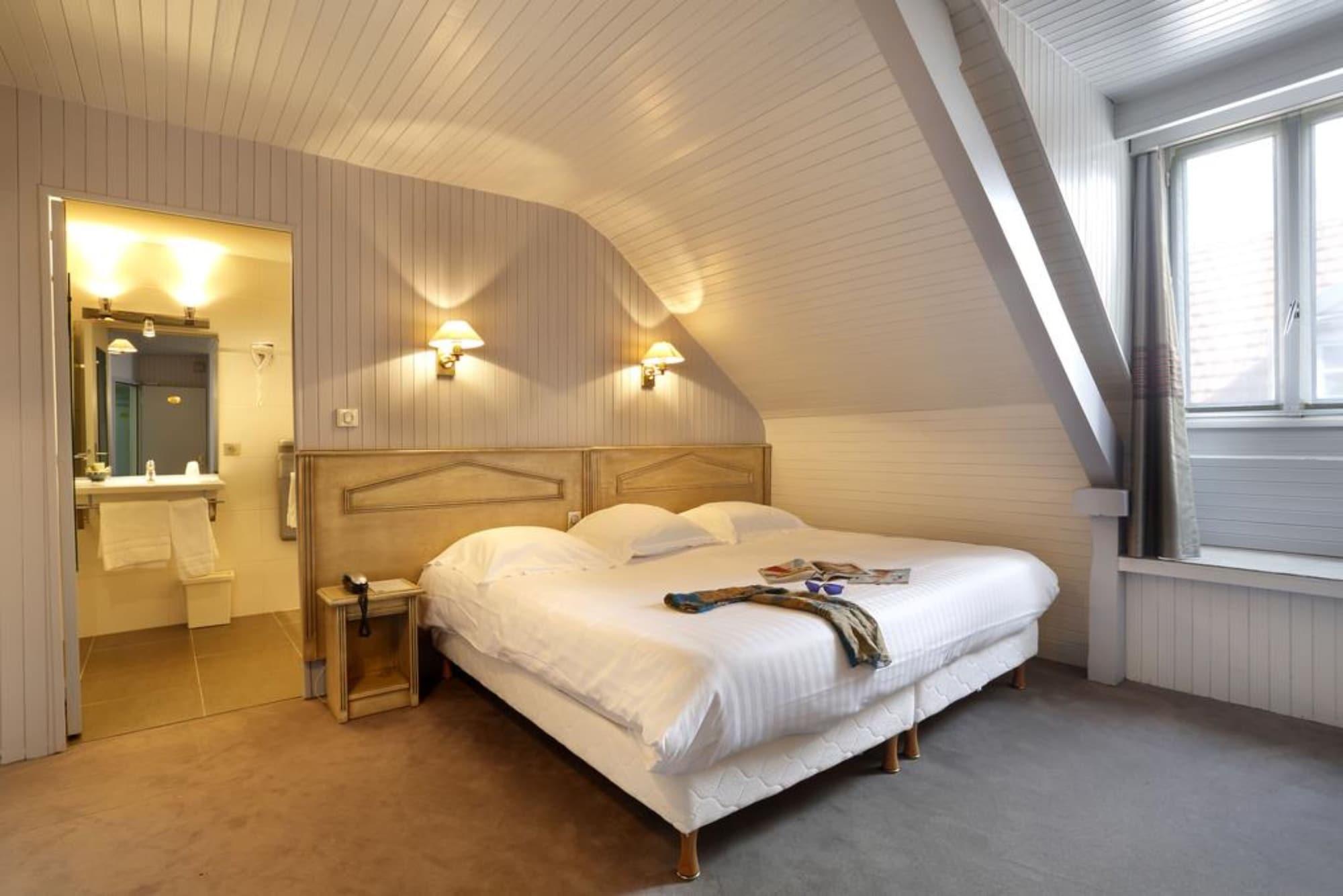 Le Roncevaux Hotel 3*
