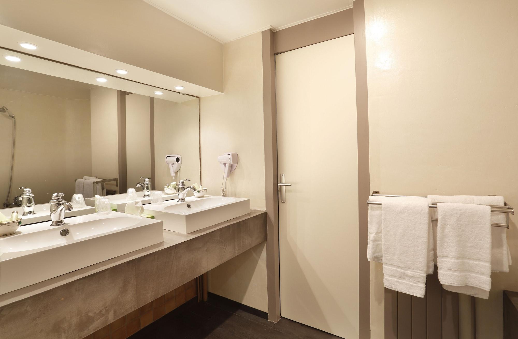 Le Roncevaux Hotel 3*