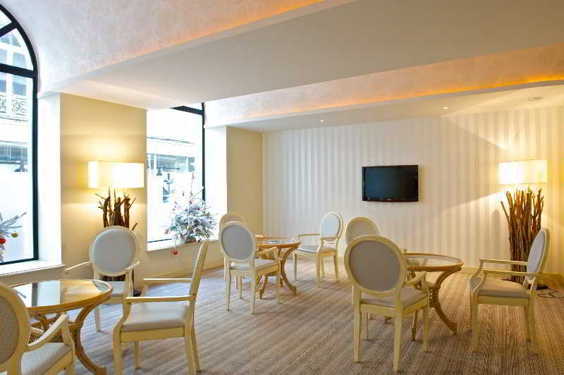 Le Roncevaux Hotel 3*